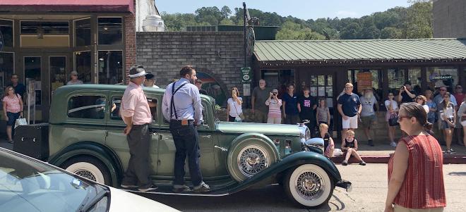 Eureka Springs bank robbery reenactment